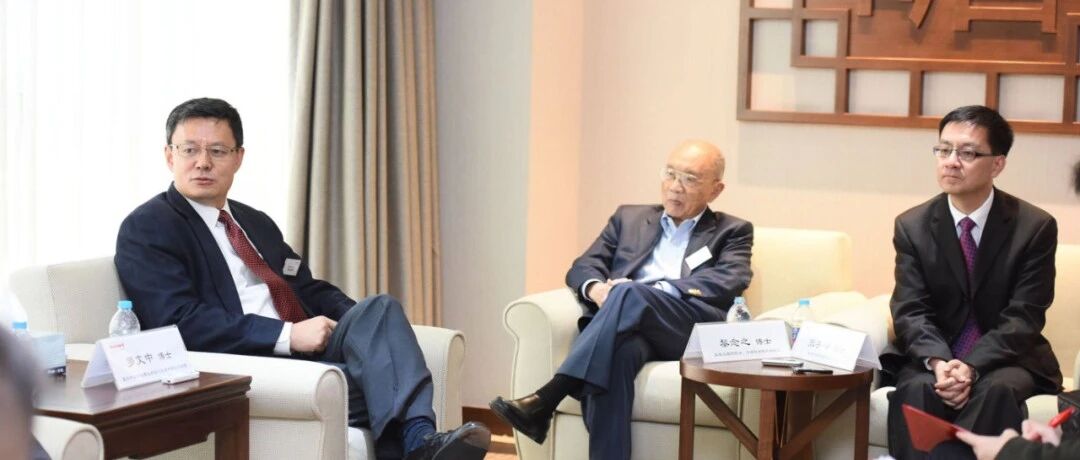 反华动摇美国根基？华裔顶尖专家考虑逃离，中国白捡大便宜？