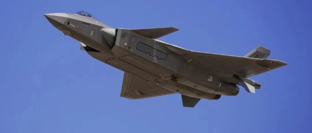 印度坚信歼20徒有其表，试飞6年就匆忙服役，光辉战机花了12年