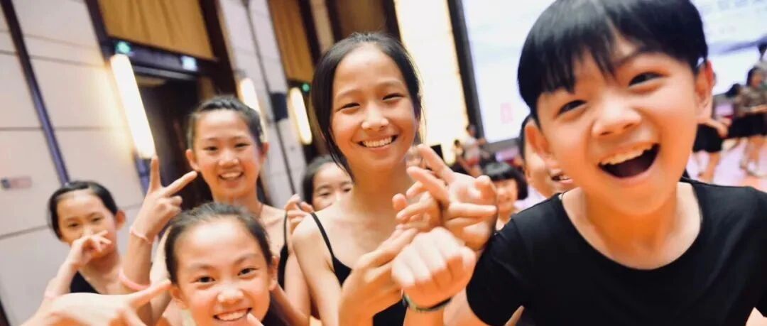 当家长的，总希望孩子挺拔起来