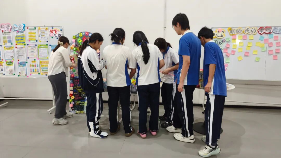 学生参与活动照片1.jpg
