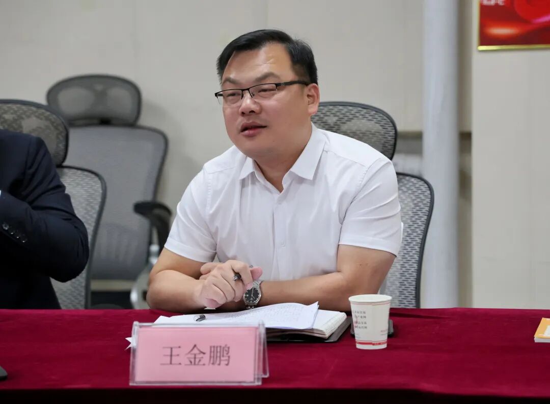 程锐对刘全一行表示欢迎,并详细介绍了我所充分发挥资源配置,产业孵化