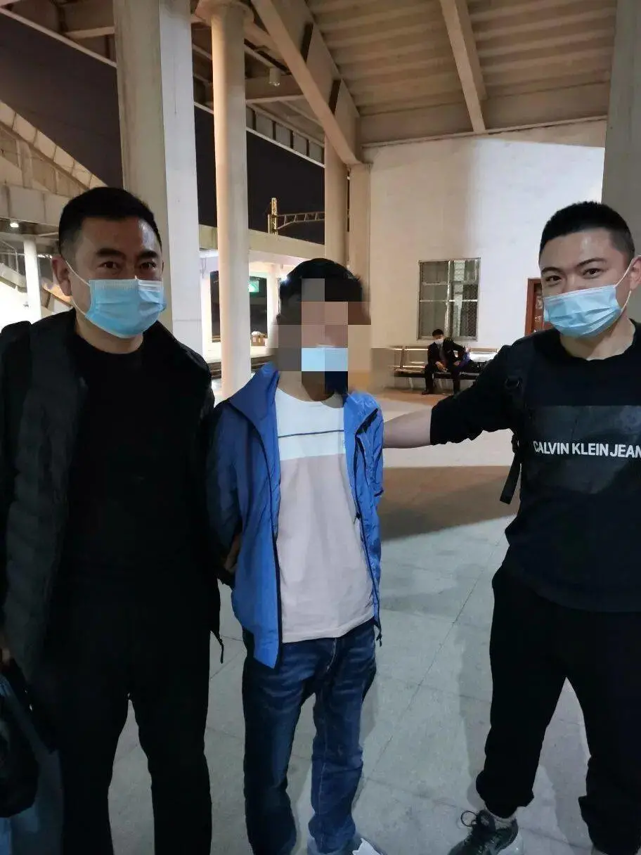 为柬埔寨、迪拜、菲律宾等国提供四件套,每套获利超万元,团伙被捣毁
