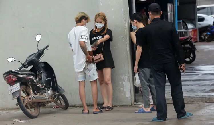 这些中国人的败类在国外做尽坏事！外媒揭黑暗内幕，总理下令清剿（组图） - 6