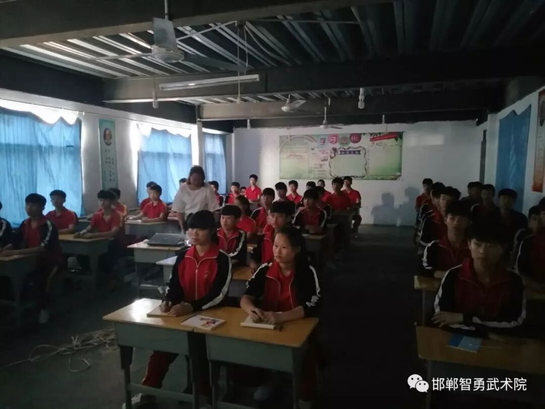 邯郸少林智勇武术院——《入团***课》-邯山区少林智勇武术学校