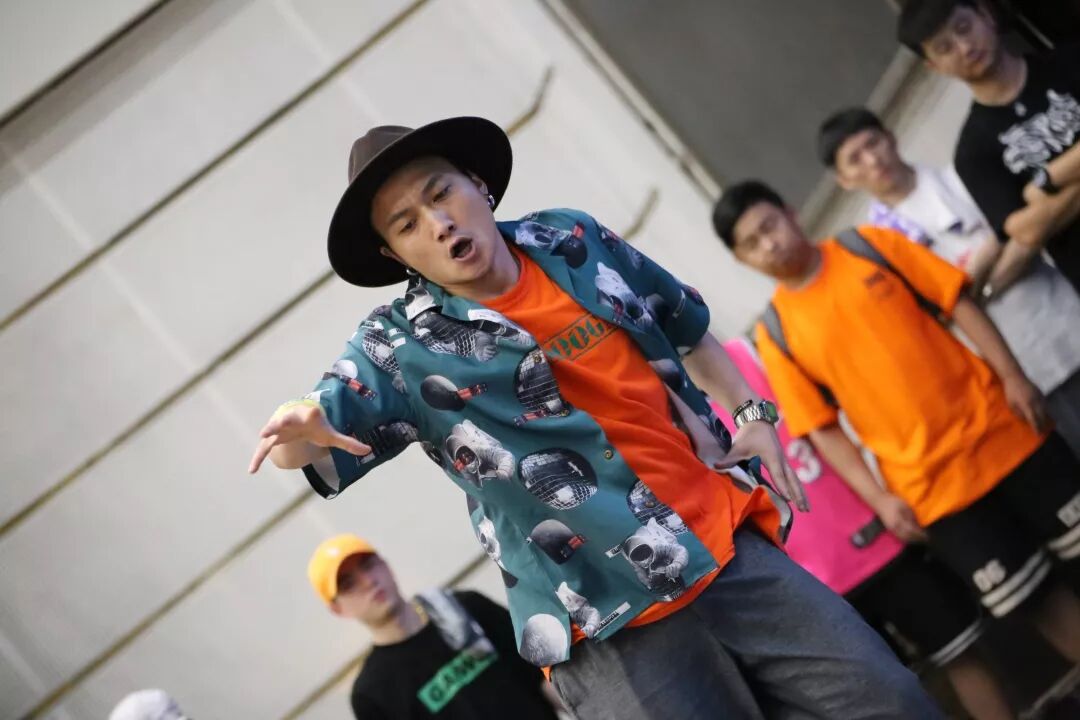 山川dj :李玉龙alonejudge:mr wigglesjudge:suga popjudge:boogaloo