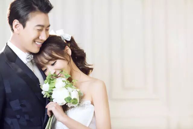 婚纱摄影拍照时不会笑?过来学几招！