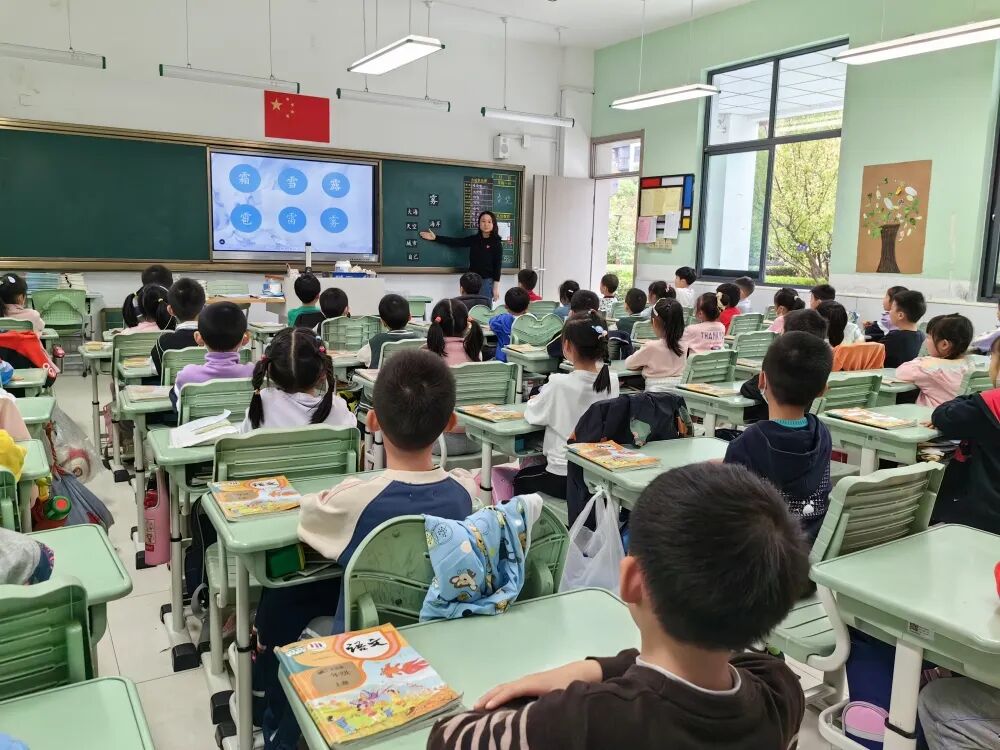 立足实践求创新 课题研究促教研 ——记《汉字学视野下小学生错别字教学策略的研究》课题组研究活动