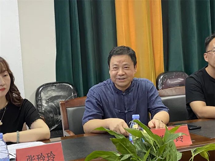 同志先宣读市委组织部决定:郑玲同志不再担任福清东张中学校长职务,另