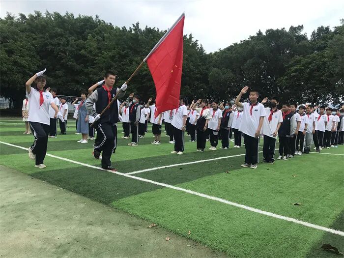 福清东张中学喜迎二十大永远跟党走2022年六一节活动之少先队退队仪式