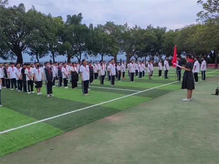 福清东张中学喜迎二十大永远跟党走2022年六一节活动之少先队退队仪式