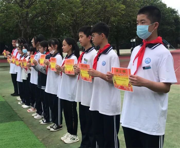 福清东张中学喜迎二十大永远跟党走2022年六一节活动之少先队退队仪式