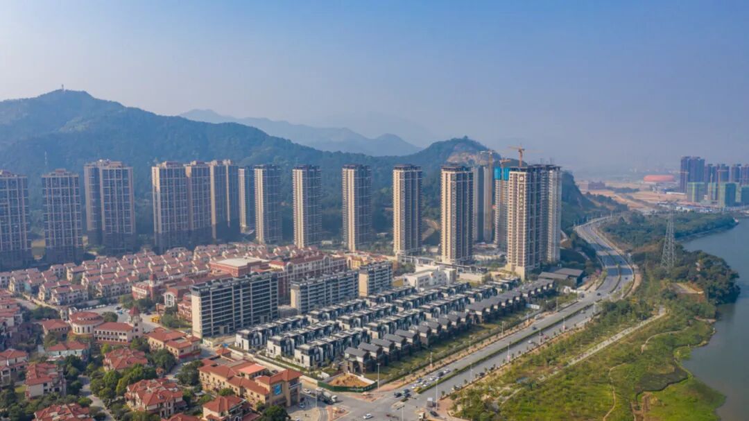 保利和悦江山震撼真一线江景270观江面这才是四会人的全民江景