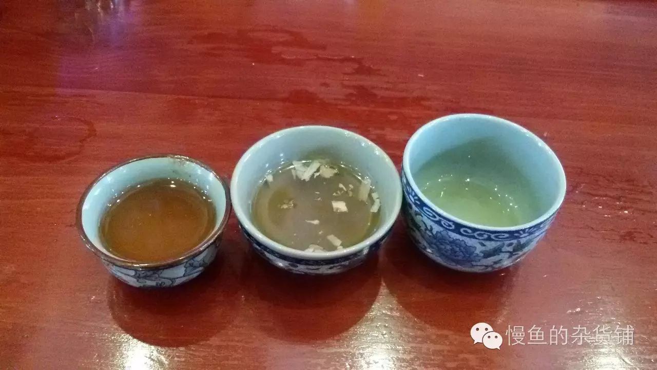 從右到左,白族的三道茶,1,2,3(第1道已經被我喝光)