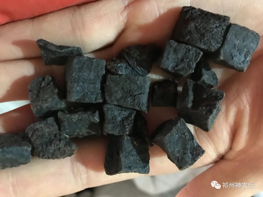 何首乌的样子图片？何首乌是云锦花纹还是左旋右旋？