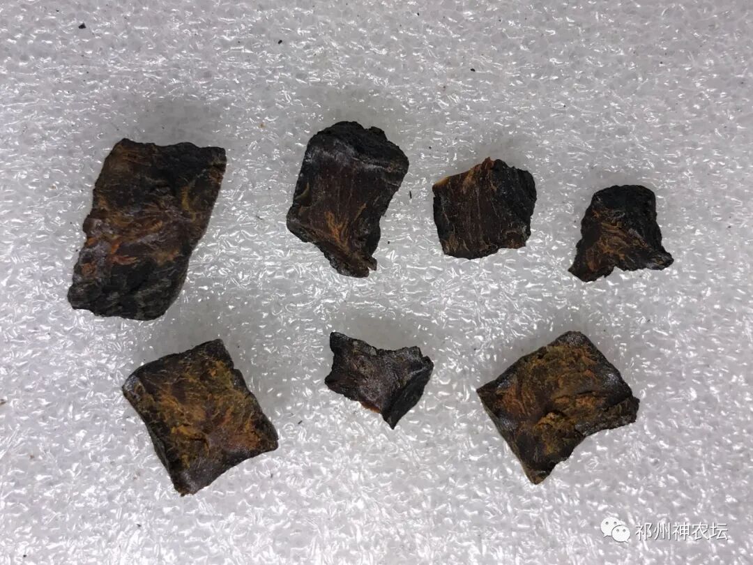 何首乌的样子图片？何首乌是云锦花纹还是左旋右旋？