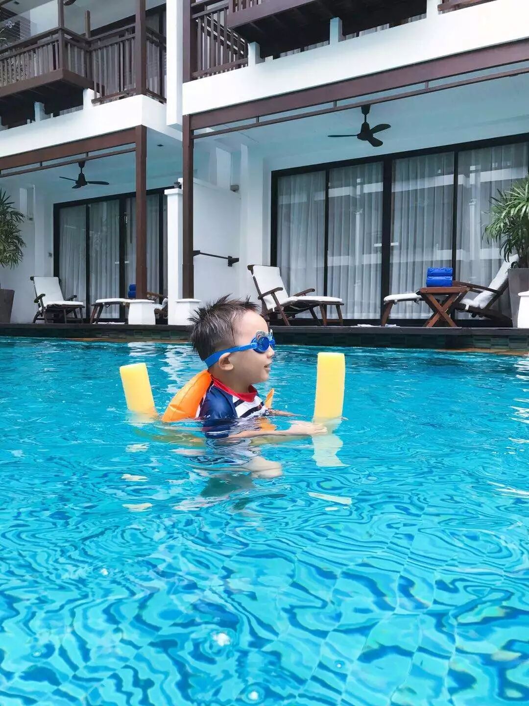 硅胶泳帽布泳帽_硅胶泳帽和布泳帽_泳帽