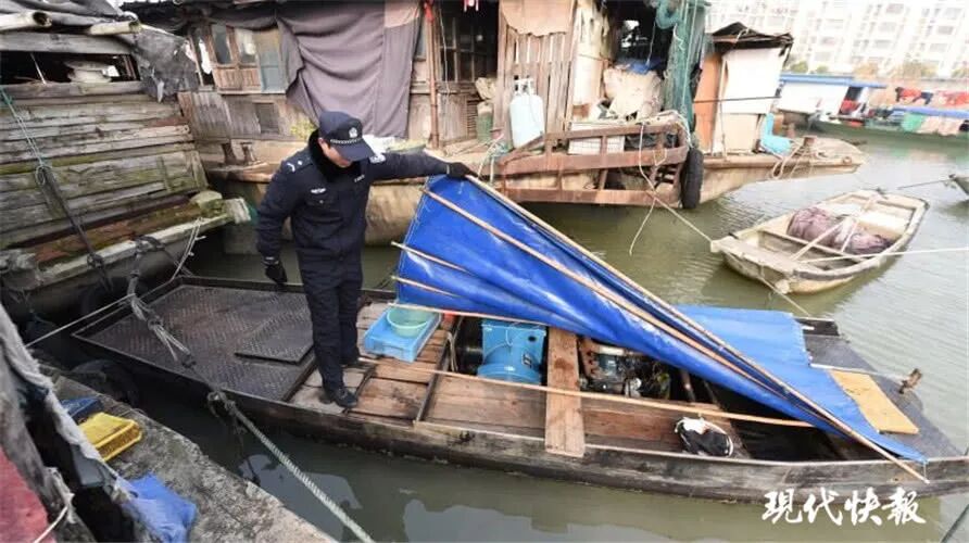 盐城警方捣毁地下鱼市 缴获各类水产品1000多斤
