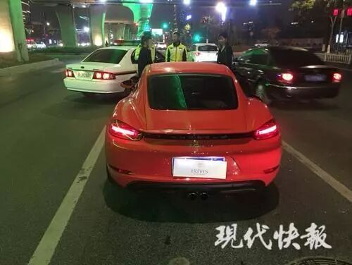 女子开保时捷给朋友“撑场子” 结果被扣12分