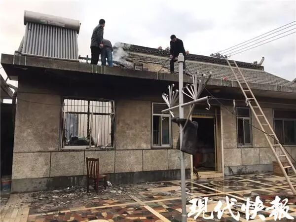 盐城一老人家中突然起火 1000多斤稻米差点没了