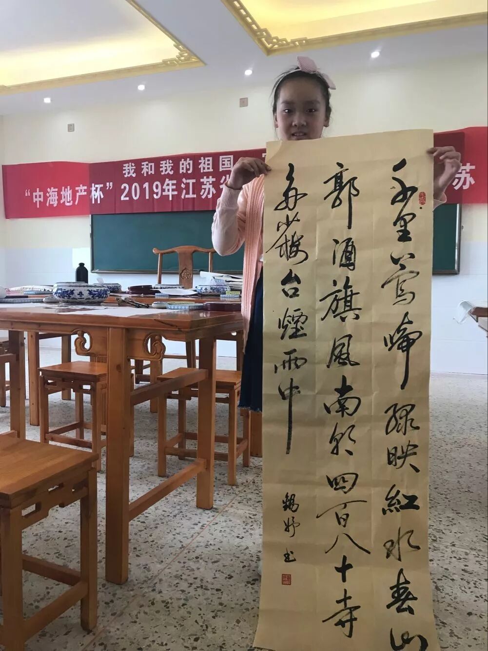 7岁男孩一路小跑来参赛 书法大赛射阳赛区受热捧