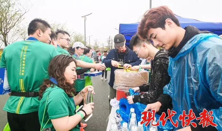 首届“盐马”万名跑友激情畅跑 奔出盐城力量