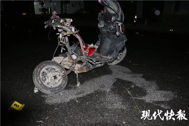 盐城一驾驶员肇事逃逸 车祸现场两人死亡