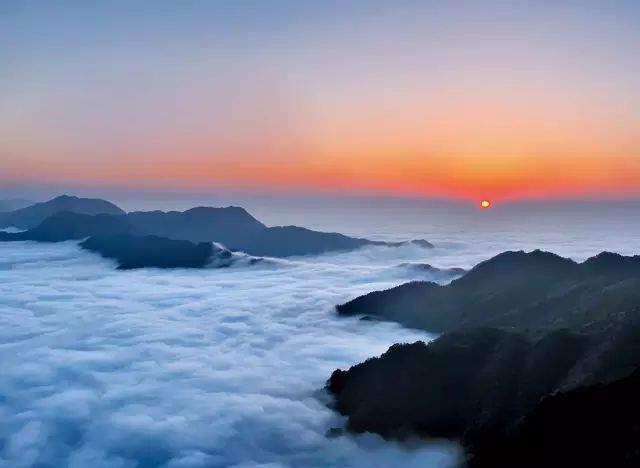 高速-西村下高速赴江西宜春明月山景區),抵達後遊覽國家級風景名勝區