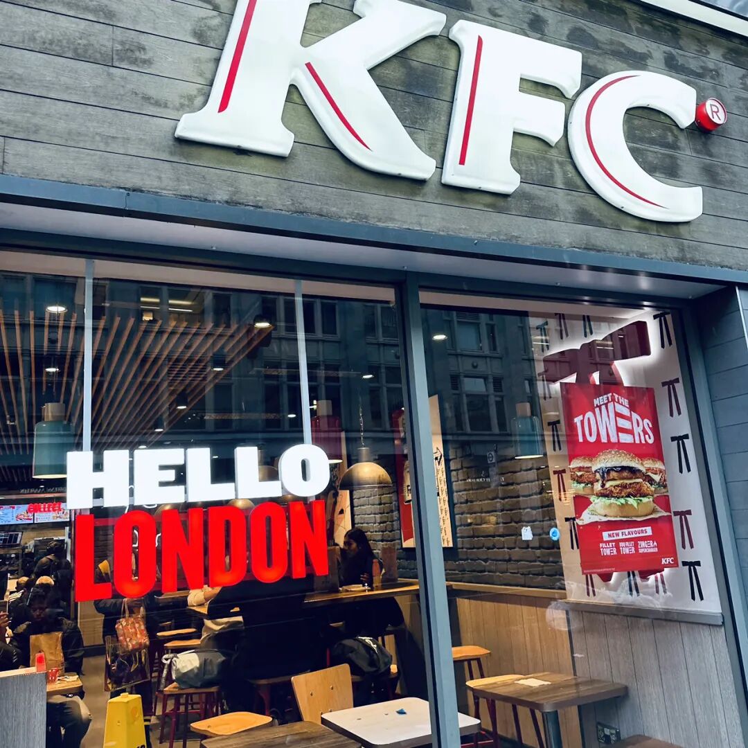 在伦敦KFC用英镑消费7磅，换算人民币后心疼到想哭，汇率压力让人崩溃