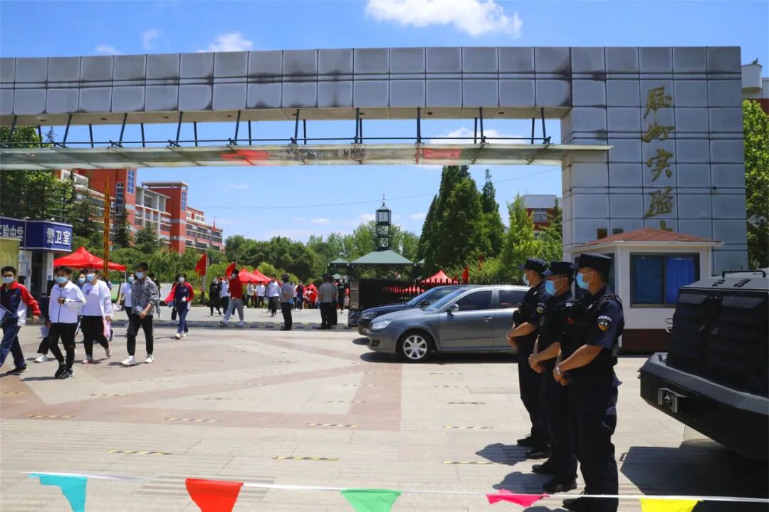 一中考点为确保2021年高考安全,有序,顺利进行,胶州市公安局精心组织