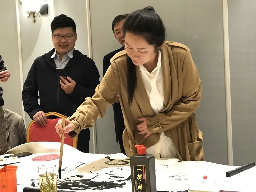 点击查看相关链接" >周燕静,女,1981年出生于浙江象山.