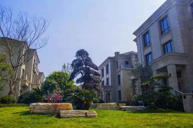 一墅藏四季 难得御江湾 现房热销,二期即将加推