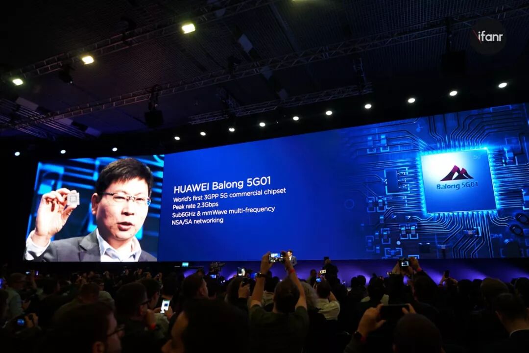 华为发布全球首款全面屏 MateBook