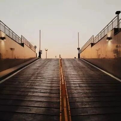 人这一辈子，只有两样东西靠得住