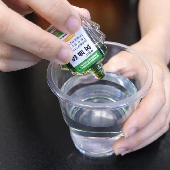 风油精倒进白醋里，解决了家家户户最大的困扰，现在才知道！