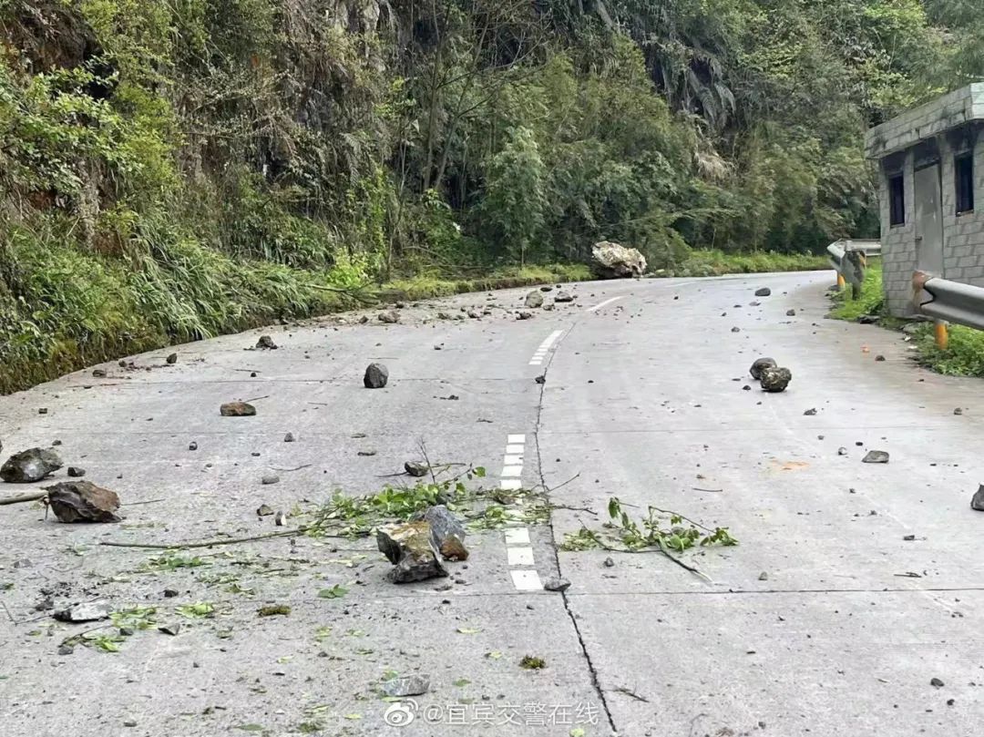 成都刚刚地震了图片