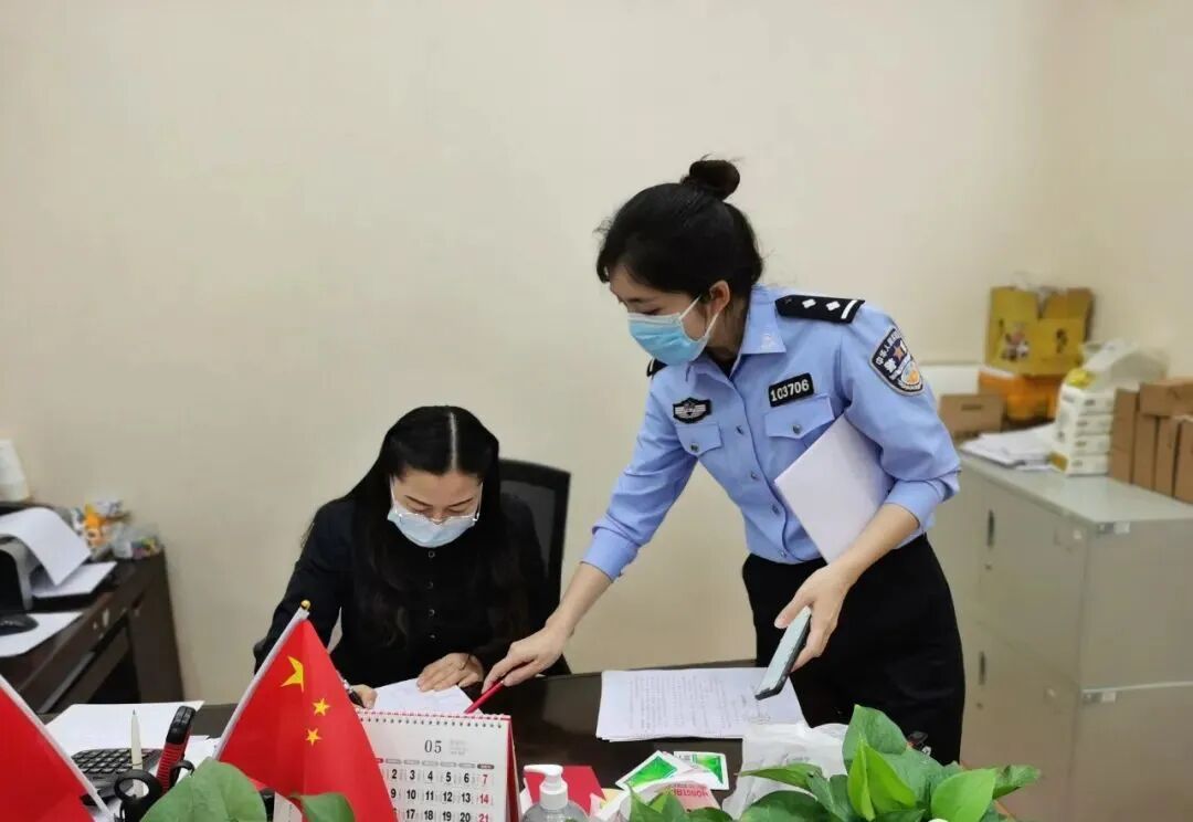 警察与银行行长过招被ko