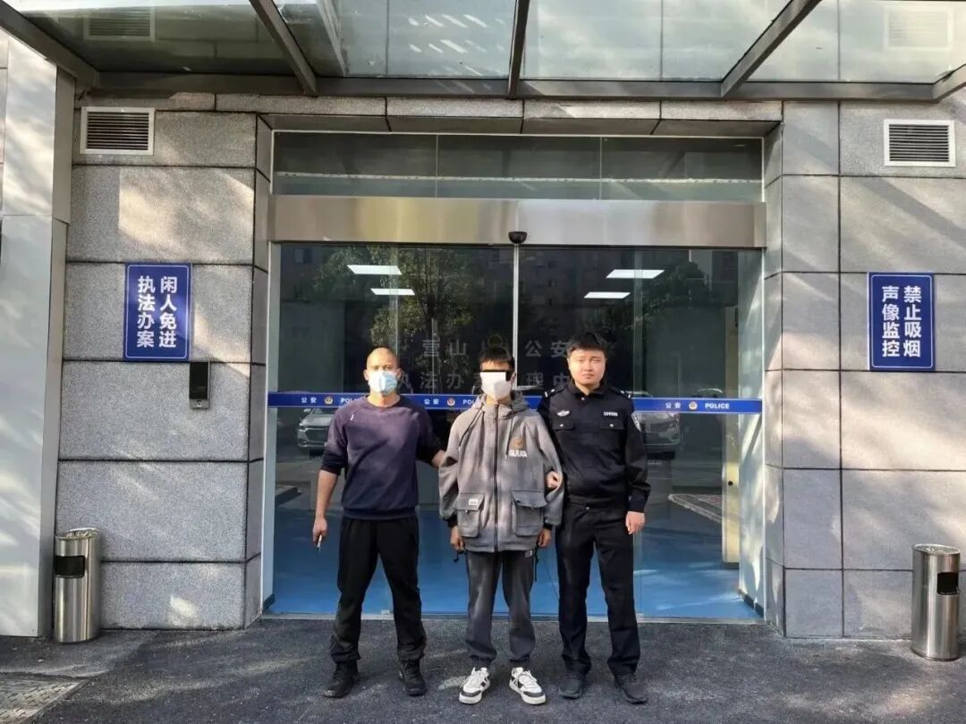 我以为和我没关系没想到会犯罪在读初中高中大学生被警察带走