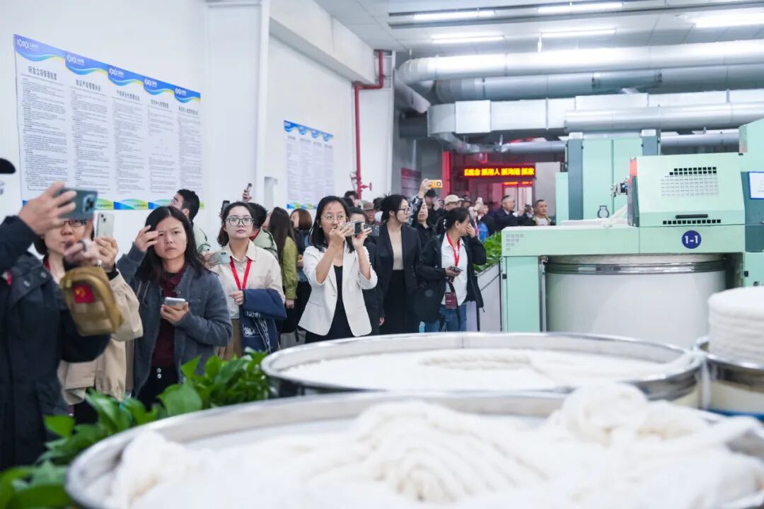 “向新聚力 质赢未来” 2024中国服装论坛高精尖创新大会成功在于都召开！