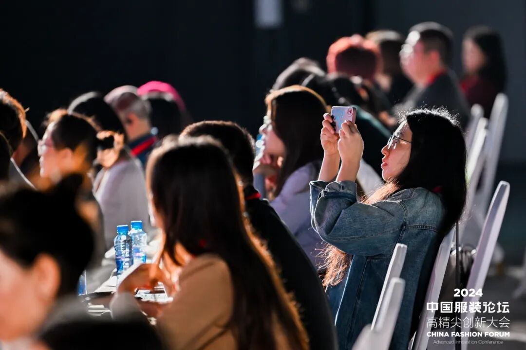 “向新聚力 质赢未来” 2024中国服装论坛高精尖创新大会成功在于都召开！