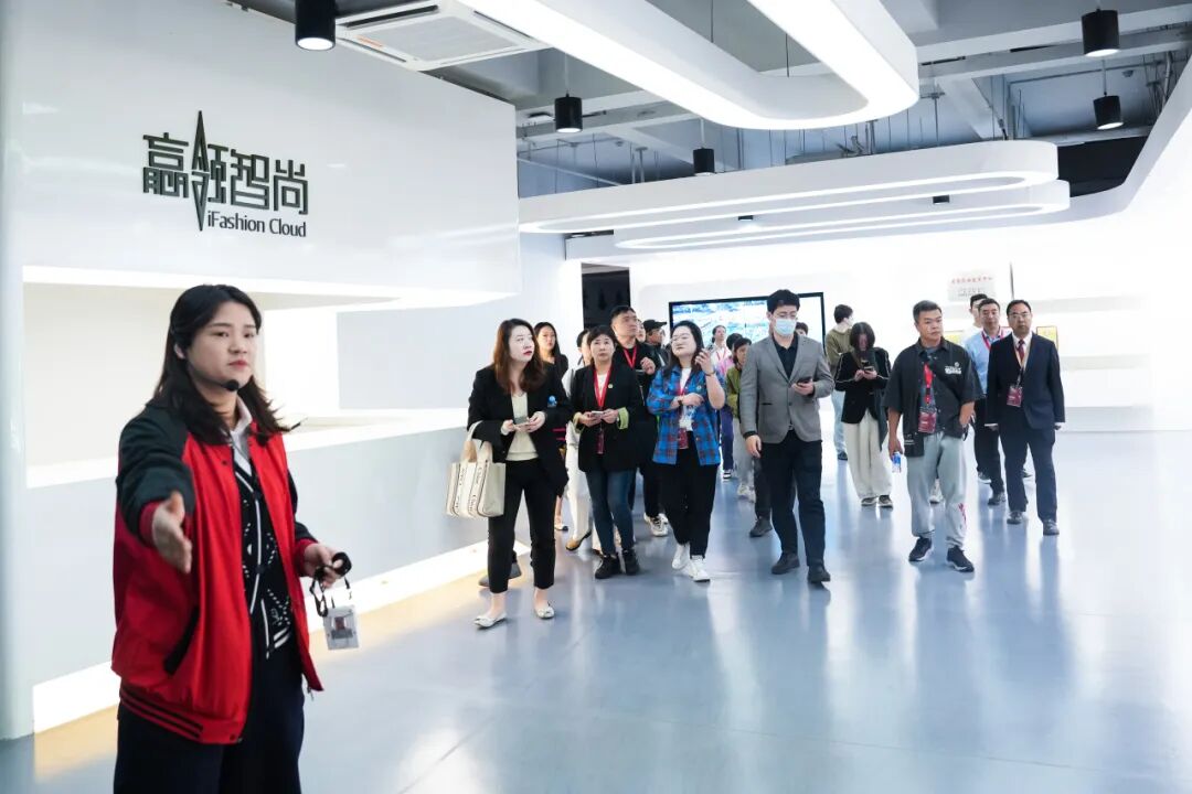 “向新聚力 质赢未来” 2024中国服装论坛高精尖创新大会成功在于都召开！