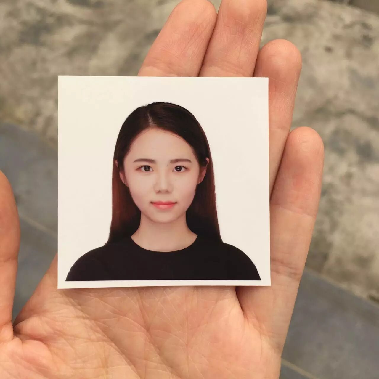 为什么性冷淡风的证件照与妖艳魅惑的生活照是一对欢喜冤家