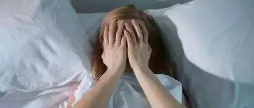 考试临近 辗转难眠 应对焦虑需规律生活