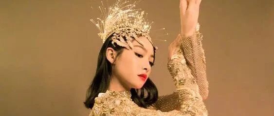 全世界的土，都刮到了台北时装周…