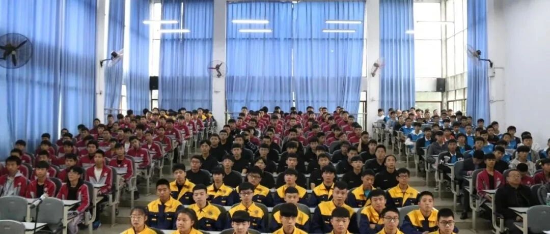 两办印发《关于推动现代职业教育高质量发展的意见》