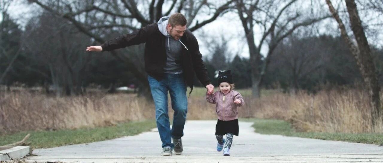 湖南一场只有父亲参加的家长会火了，教育孩子，这3件事妈妈别管，必须爸爸做