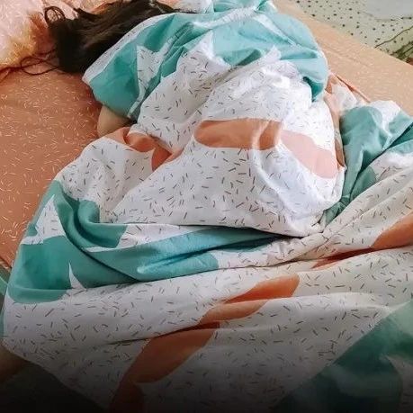 “新型啃老”悄然流行，大多数父母却蒙在鼓里、被慢性榨干，还觉得子女有出息
