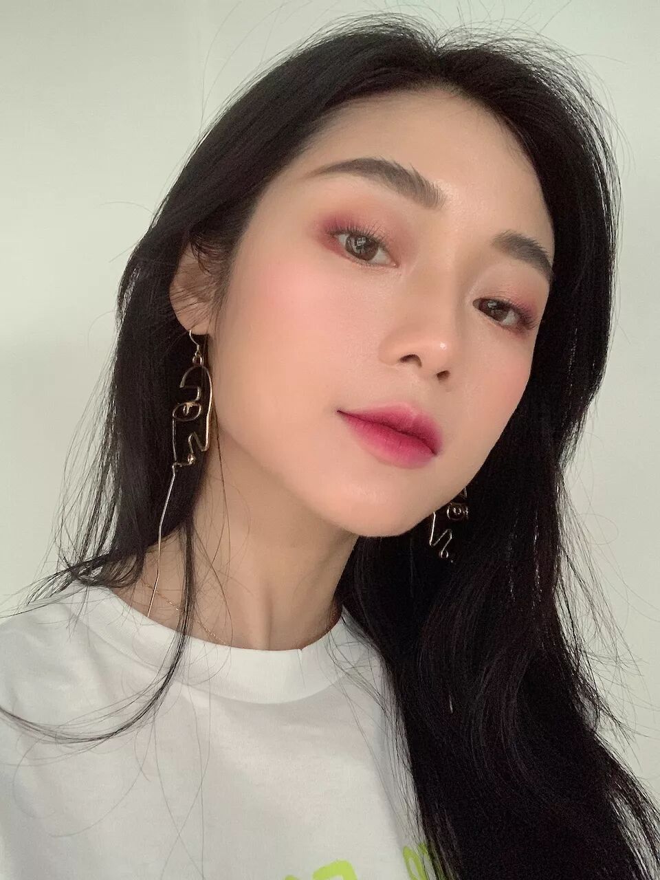 夏日妆容分享|可甜可辣蜜桃粉妆容(蜜桃粉显肤色吗女生)