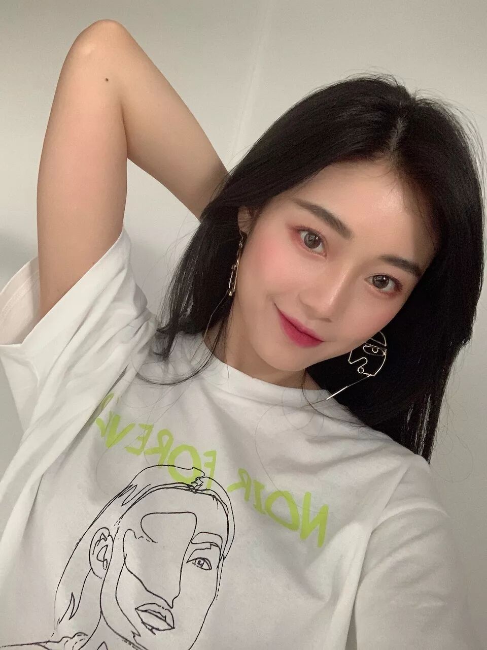 夏日妆容分享|可甜可辣蜜桃粉妆容(蜜桃粉显肤色吗女生)