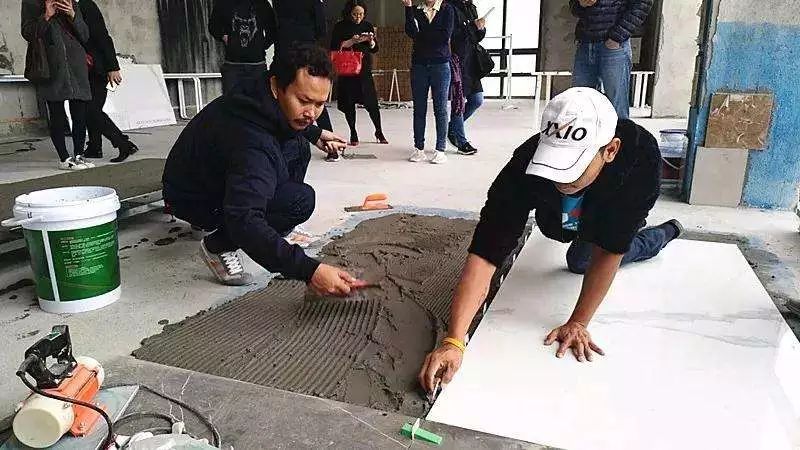 罗马瓷砖也有大板砖啦，亲们赶紧看过来，教你如何铺贴？5个小窍门你不得不知