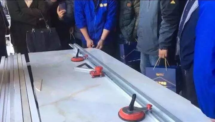 罗马瓷砖也有大板砖啦，亲们赶紧看过来，教你如何铺贴？5个小窍门你不得不知